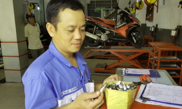 Kiên Giang: Hàng loạt xe máy bị hỏng bugi nghi do xăng 